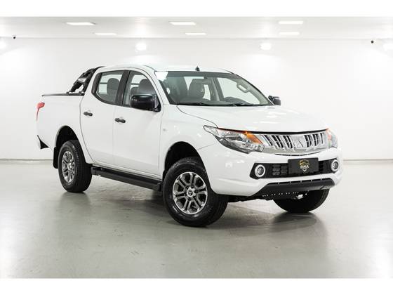 MITSUBISHI L200 TRITON 2.4 16V TURBO DIESEL GL CD 4X4 MANUAL MITSUBISHI L200 TRITON 2.4 16V TURBO DIESEL GL CD 4X4 MANUAL
